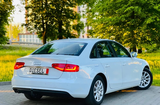 Audi A4 cena 47900 przebieg: 204535, rok produkcji 2013 z Ząbki małe 742